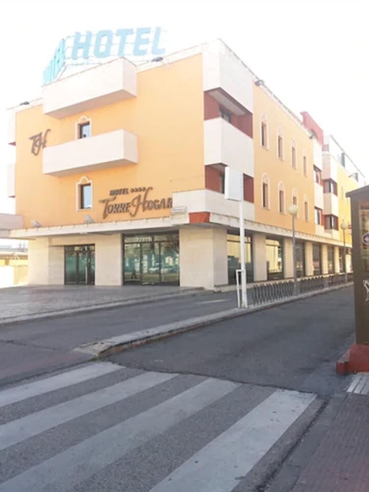 Aeropuerto Madrid Torre Hogar Premium Hotel Torrejon de Ardoz Exterior photo