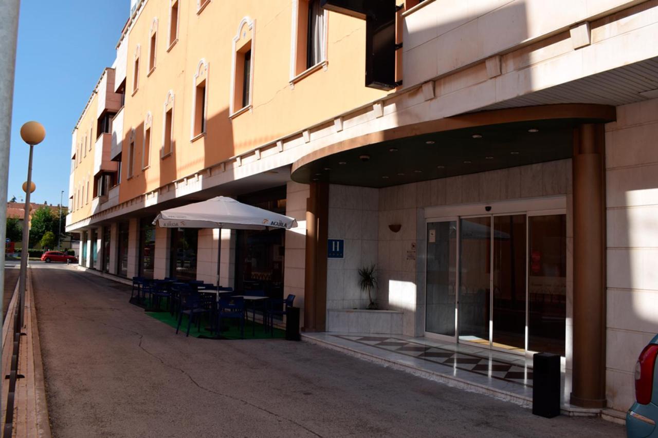 Aeropuerto Madrid Torre Hogar Premium Hotel Torrejon de Ardoz Exterior photo
