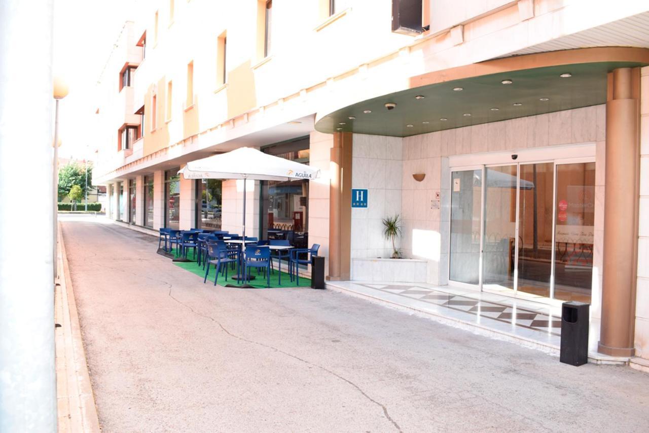 Aeropuerto Madrid Torre Hogar Premium Hotel Torrejon de Ardoz Exterior photo